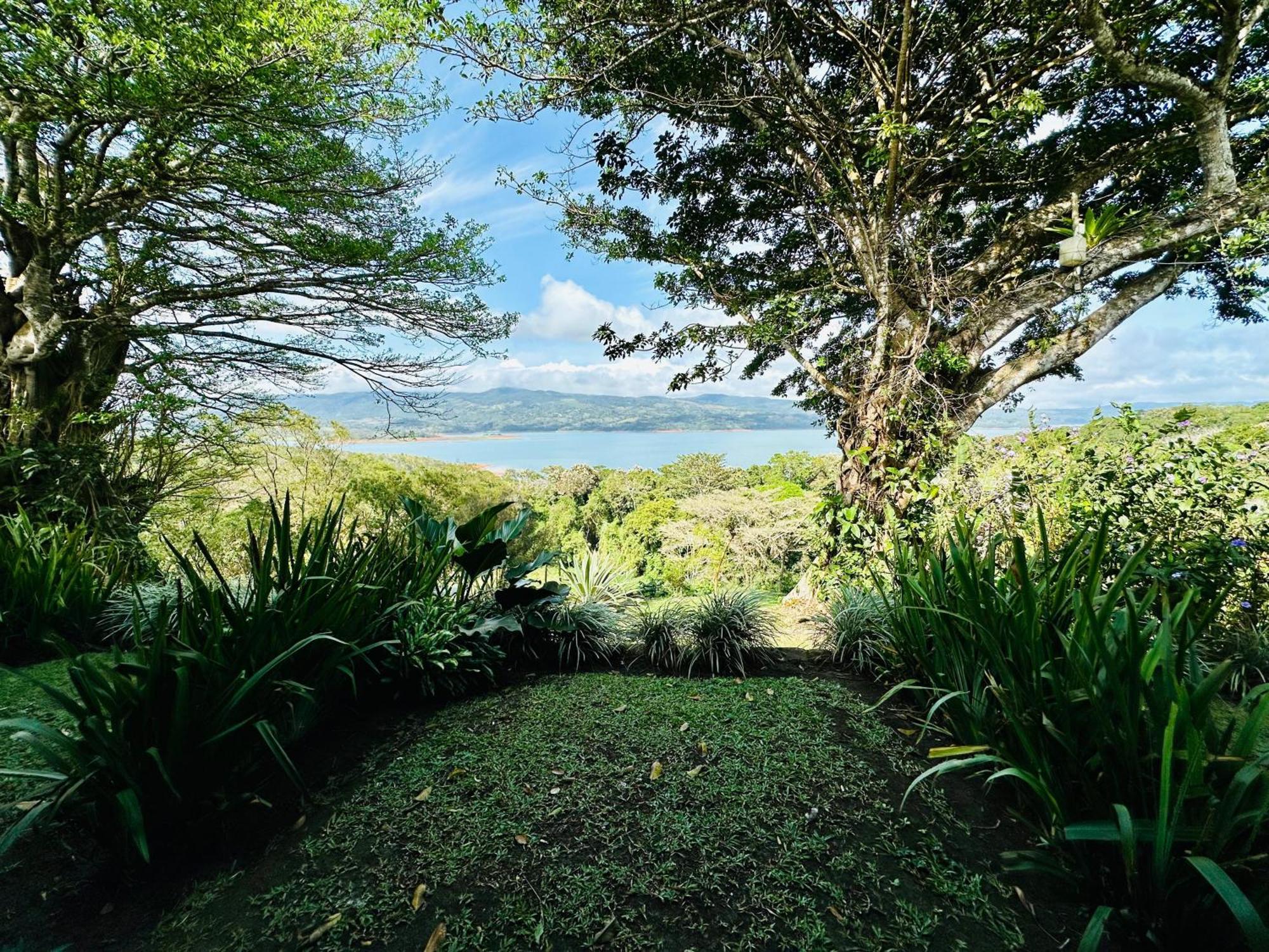 Lake Arenal Brewery & Hotel Tilaran Exterior photo
